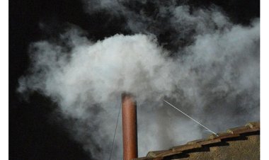 Habemus Papam : la fumée blanche annonce l’élection du 267e pape !