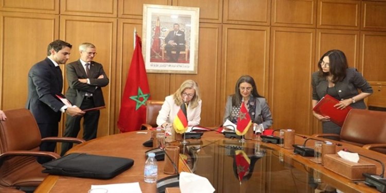 Noor Midelt I et II : Nadia Fettah signe les contrats de garantie de financements