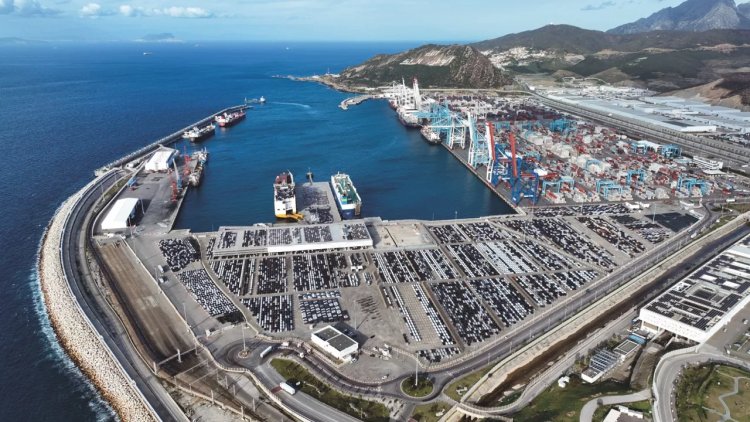 Activité portuaire : le trafic commercial en hausse de 10,2%