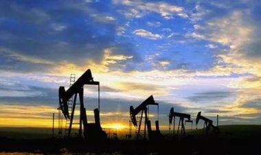 Les frappes israéliennes contre l'Iran font bondir le prix du pétrole