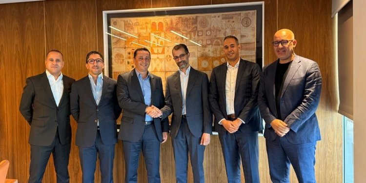 Cosmétique : Dislog Group acquiert Avon