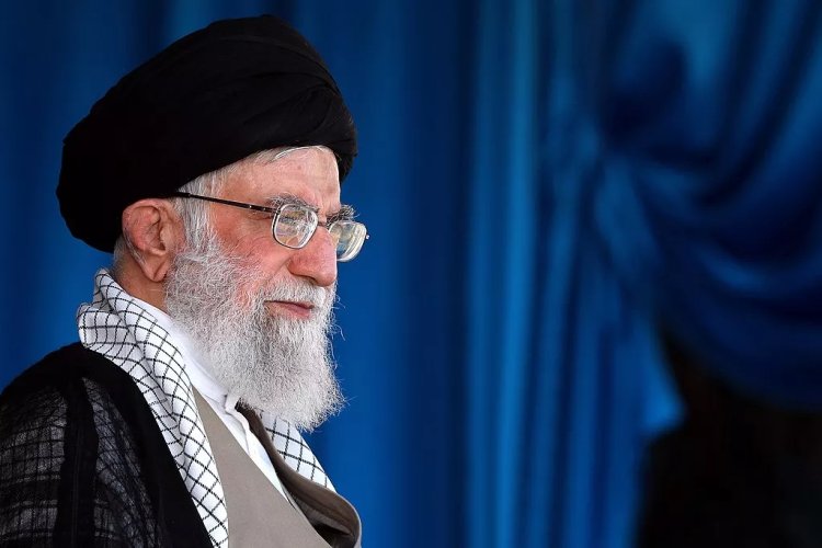 Ali Khamenei affirme que l'Iran ne se rendra jamais malgré les menaces des Etats-Unis